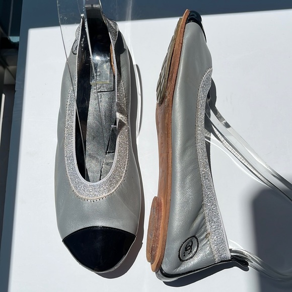 Authentic Chanel Silver Lambskin/Black Patent Leather Elastic Ballet Flats Shoes - Picture 2 of 16